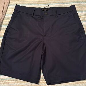 Banana Republic Men’s shorts like new. Wore once. Navy blue.
